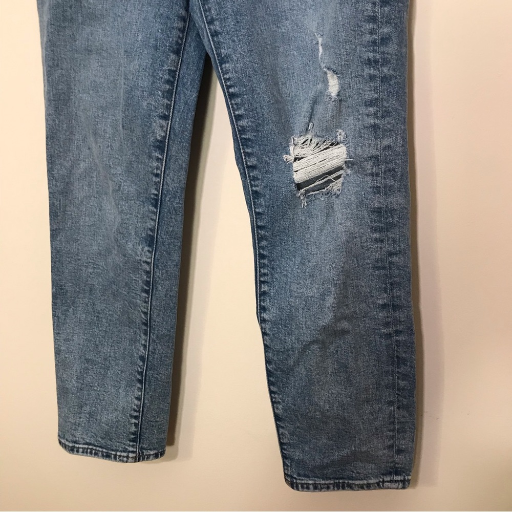 Express Mom Jean Super High Rise Size 2 Light Wash Distressed Denim - Picture 4 of 12
